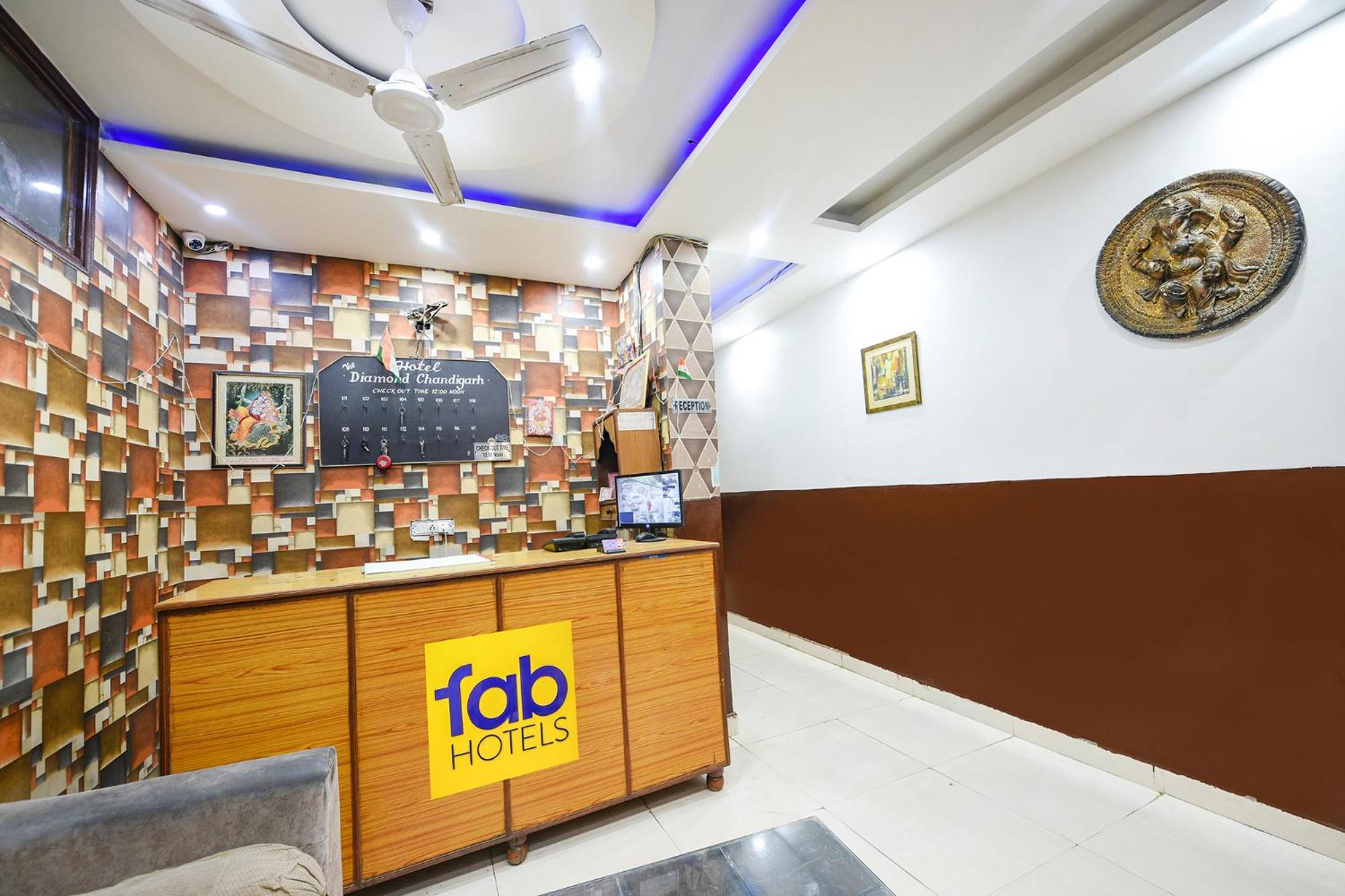 Hotel Fabexpress Diamond Sec 45 Chandīgarh Zewnętrze zdjęcie
