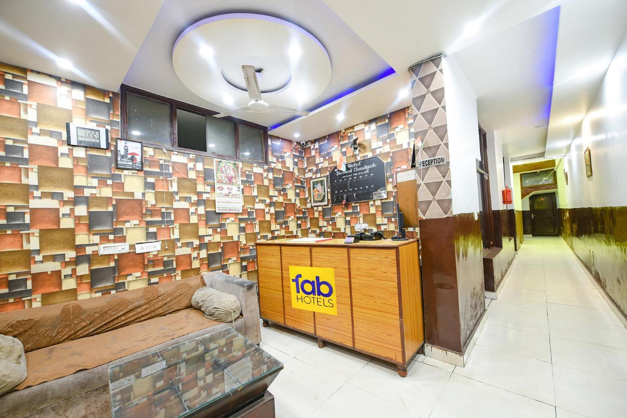 Hotel Fabexpress Diamond Sec 45 Chandīgarh Zewnętrze zdjęcie