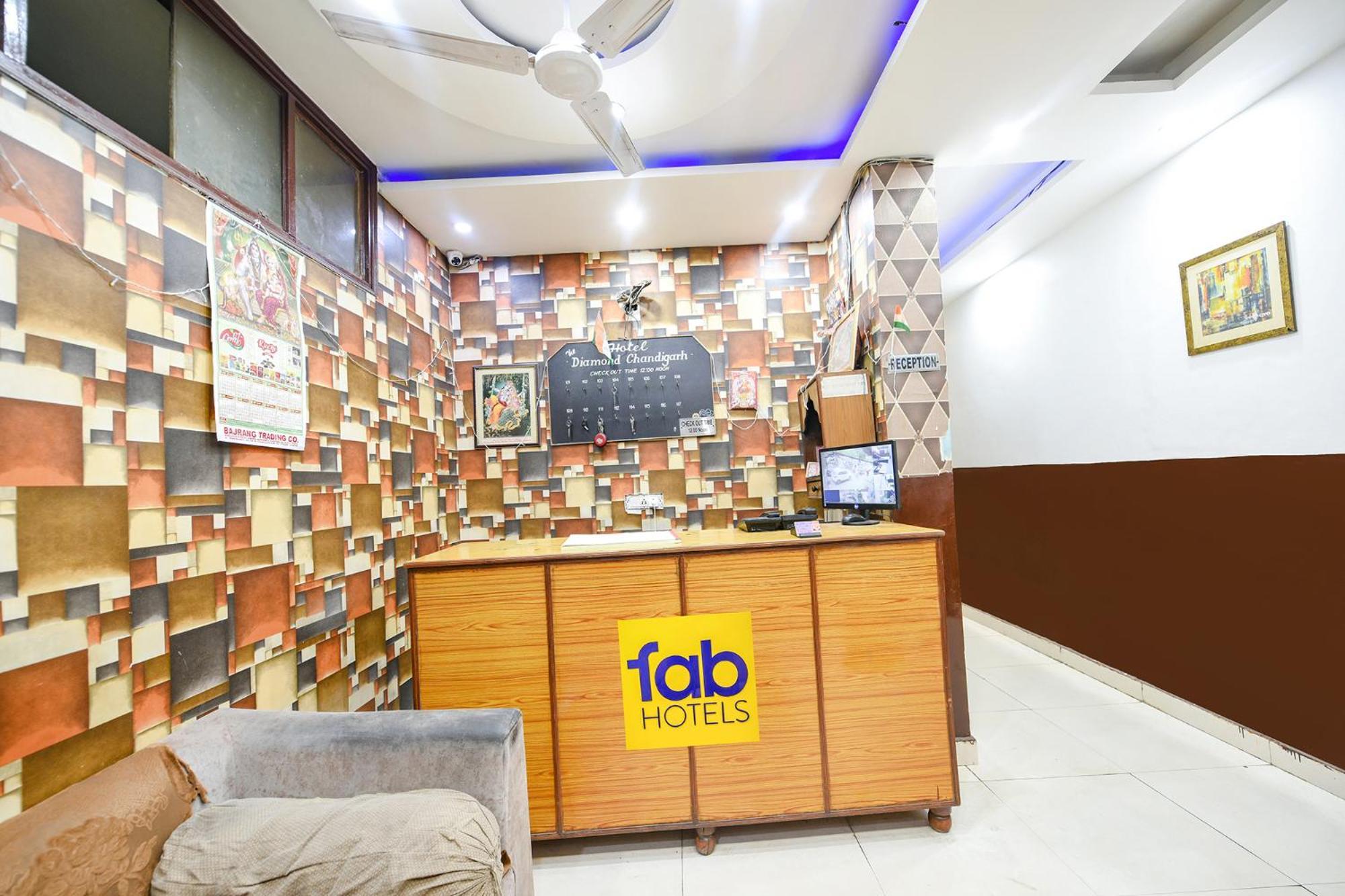 Hotel Fabexpress Diamond Sec 45 Chandīgarh Zewnętrze zdjęcie